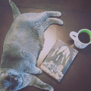 Dead Beautiful by Yvonne Woon